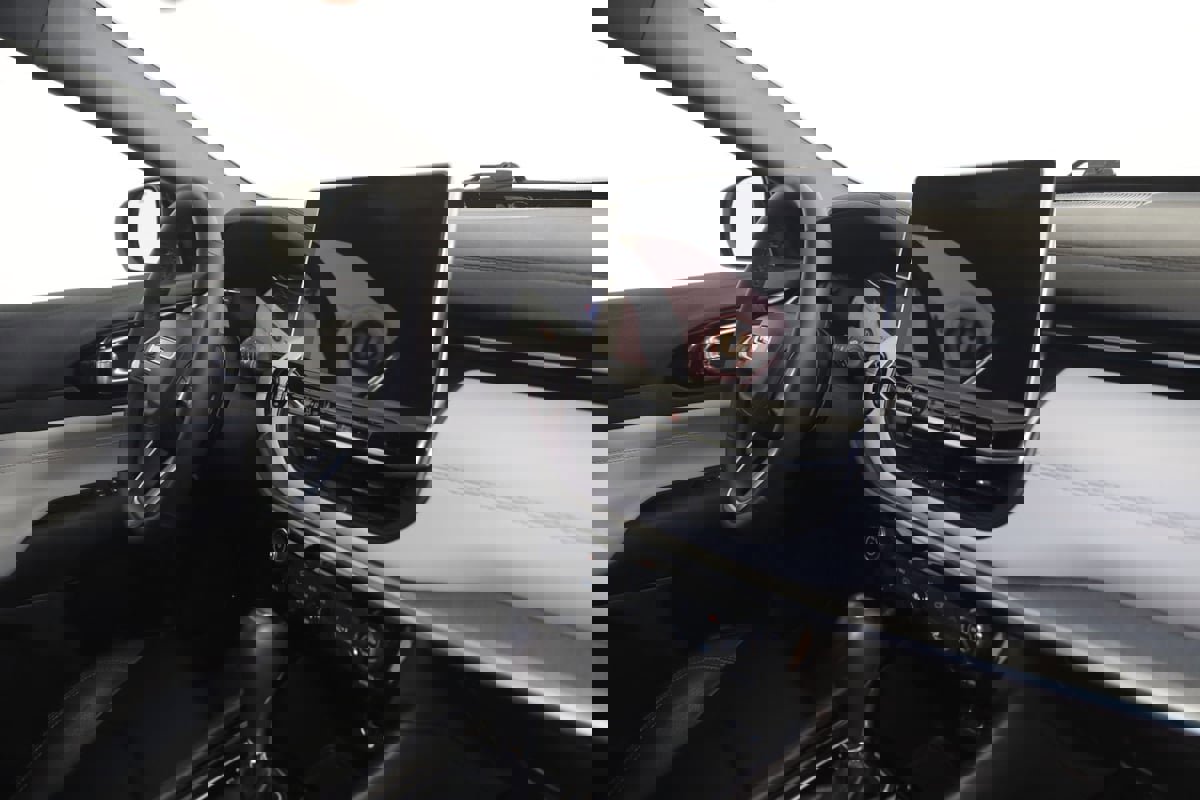 Used 2024 Jeep Compass Limited image 39