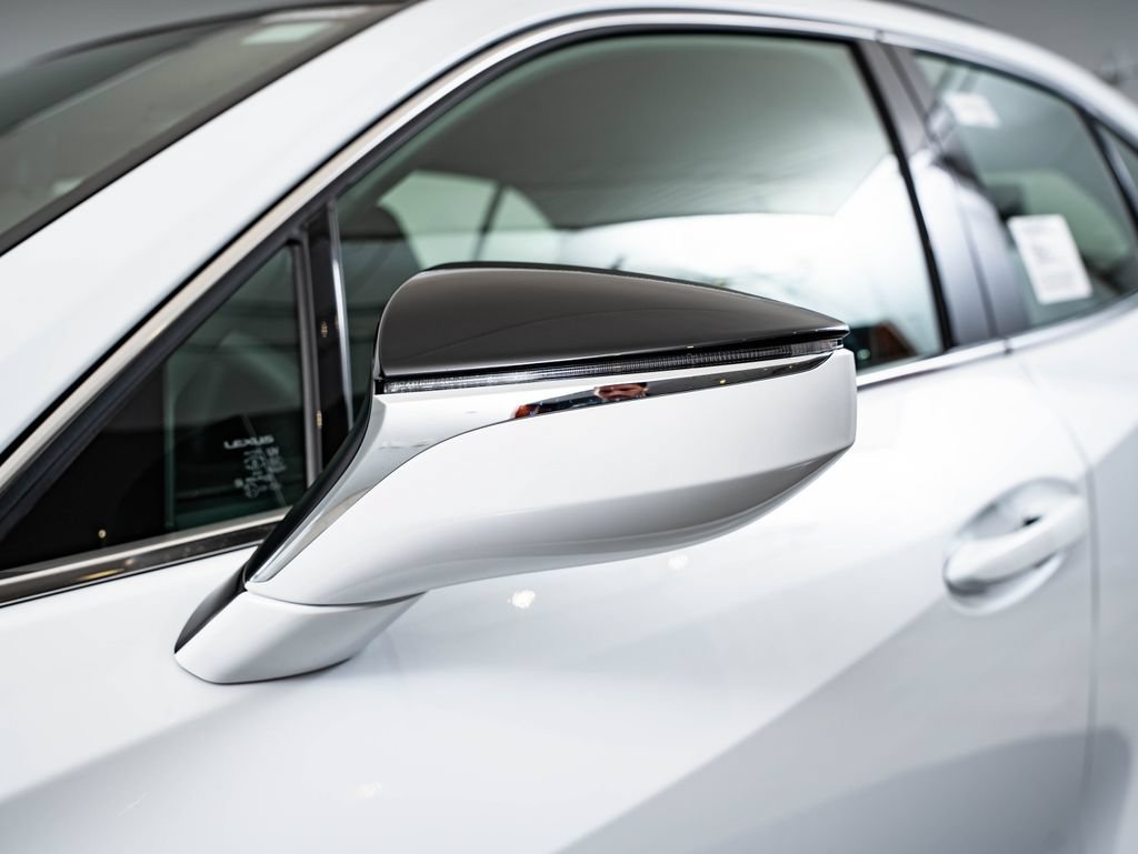 New 2026 Lexus UX 300h AWD image 17