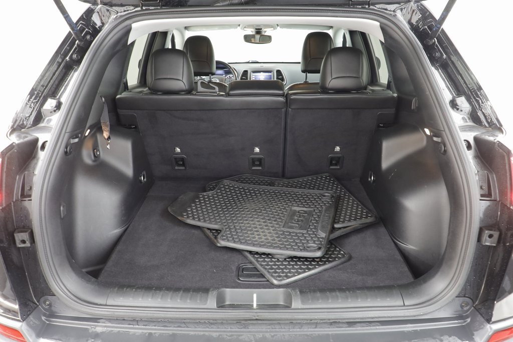 Used 2019 Jeep Cherokee Trailhawk w/ Cold Weather Group image 17