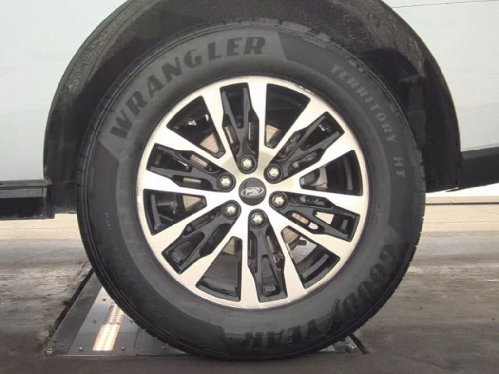 Used 2025 Ford Expedition Platinum AWD/4WD image 23