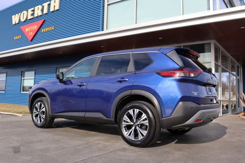 Used 2023 Nissan Rogue SV image 5