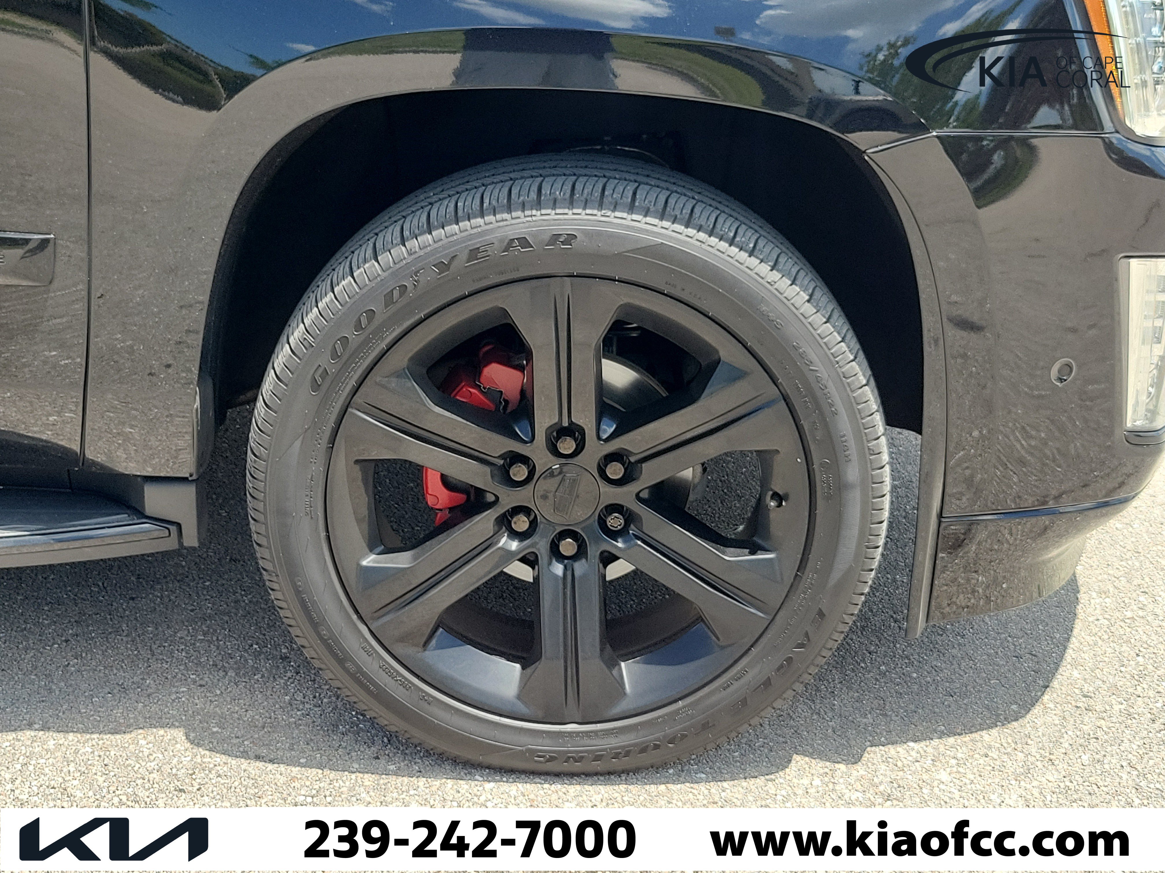 Used 2017 Cadillac Escalade Premium Luxury AWD/4WD image 7