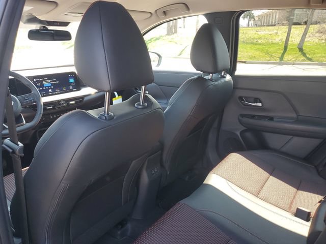 New 2026 Nissan Kicks SR w/ Cold Weather Package AWD/4WD image 25