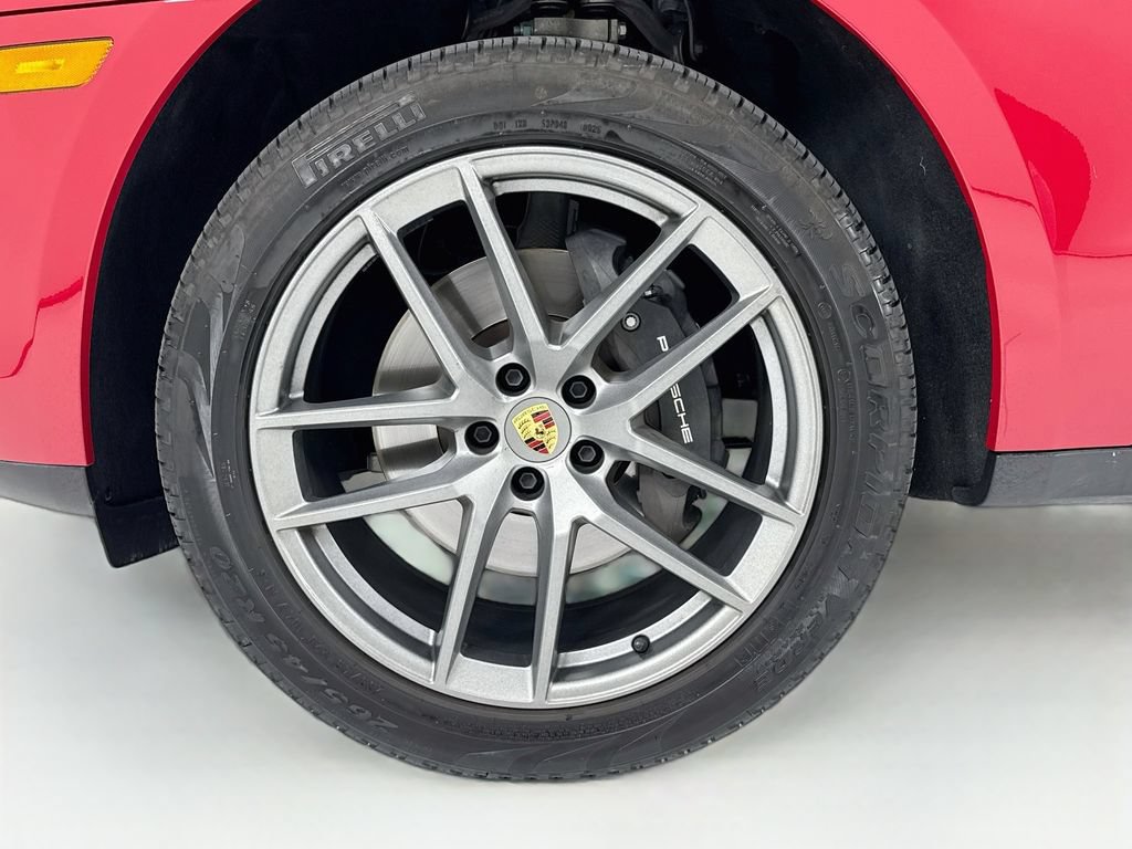 Certified 2025 Porsche Macan AWD/4WD image 33