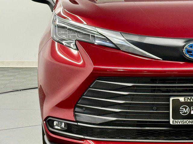 Certified 2025 Toyota Sienna XLE image 7