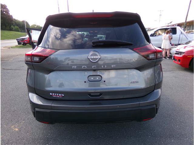 Used 2025 Nissan Rogue SV AWD/4WD image 13