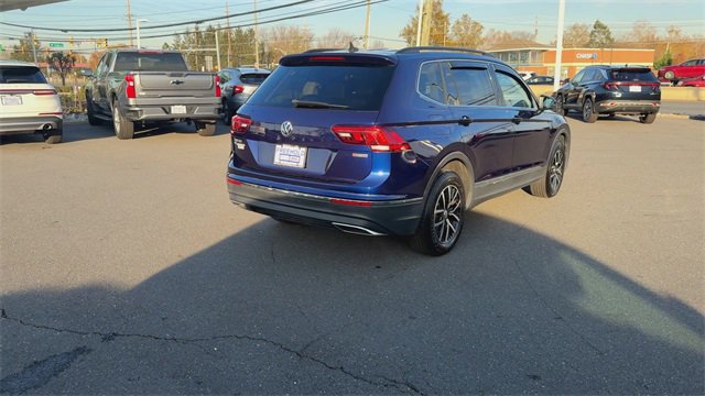 Used 2021 Volkswagen Tiguan SE w/ Panoramic Sunroof Package image 8