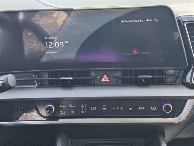 Used 2025 Kia Sportage EX image 18