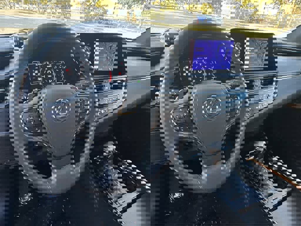 Used 2023 Lexus ES 350 w/ Accessory Package (Z1) image 13