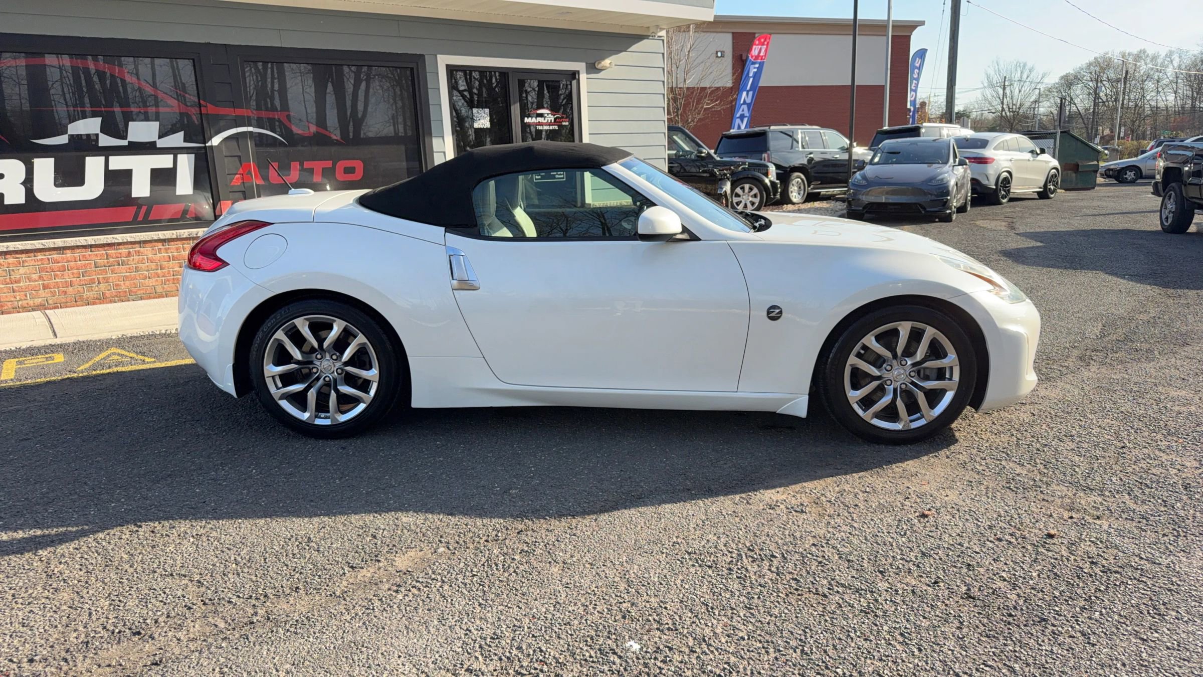 Used 2014 Nissan 370Z Touring image 3