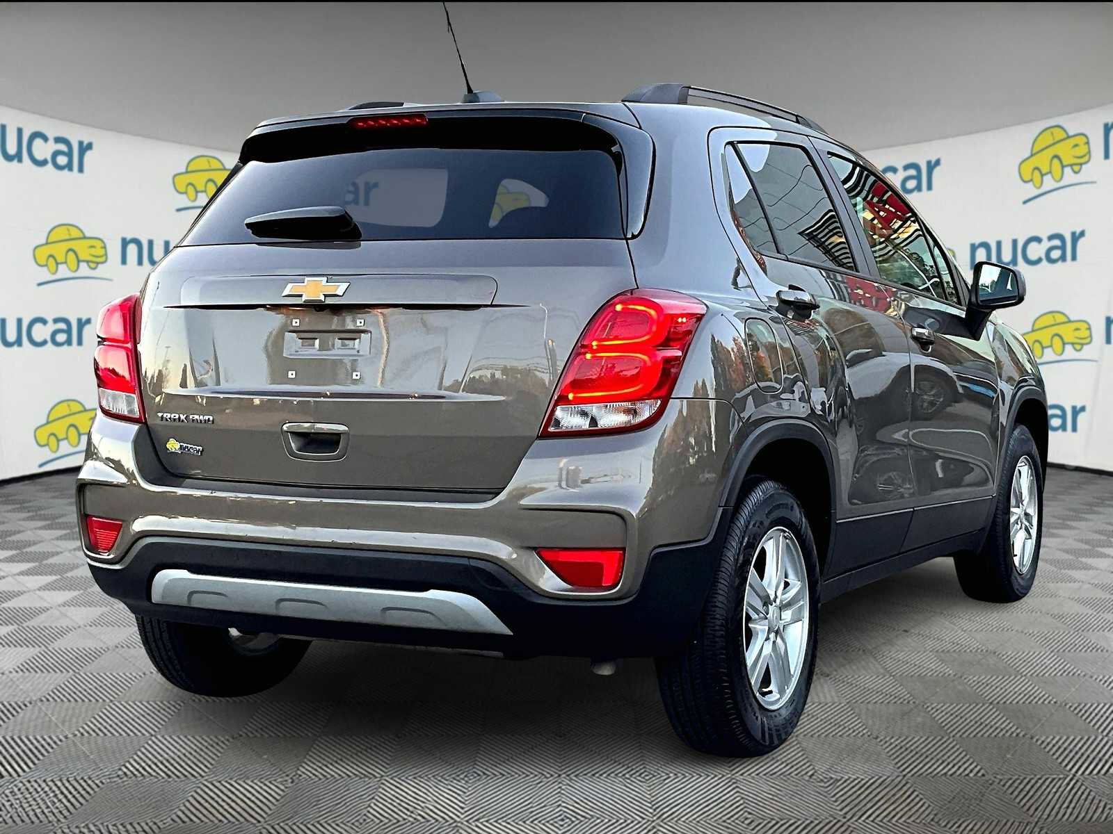 Used 2022 Chevrolet Trax LT w/ LT Convenience Package image 6