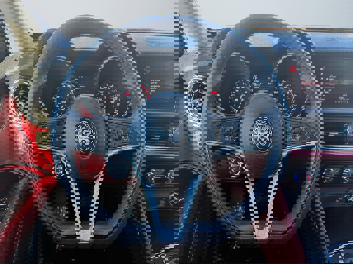 Used 2019 Alfa Romeo Stelvio image 10