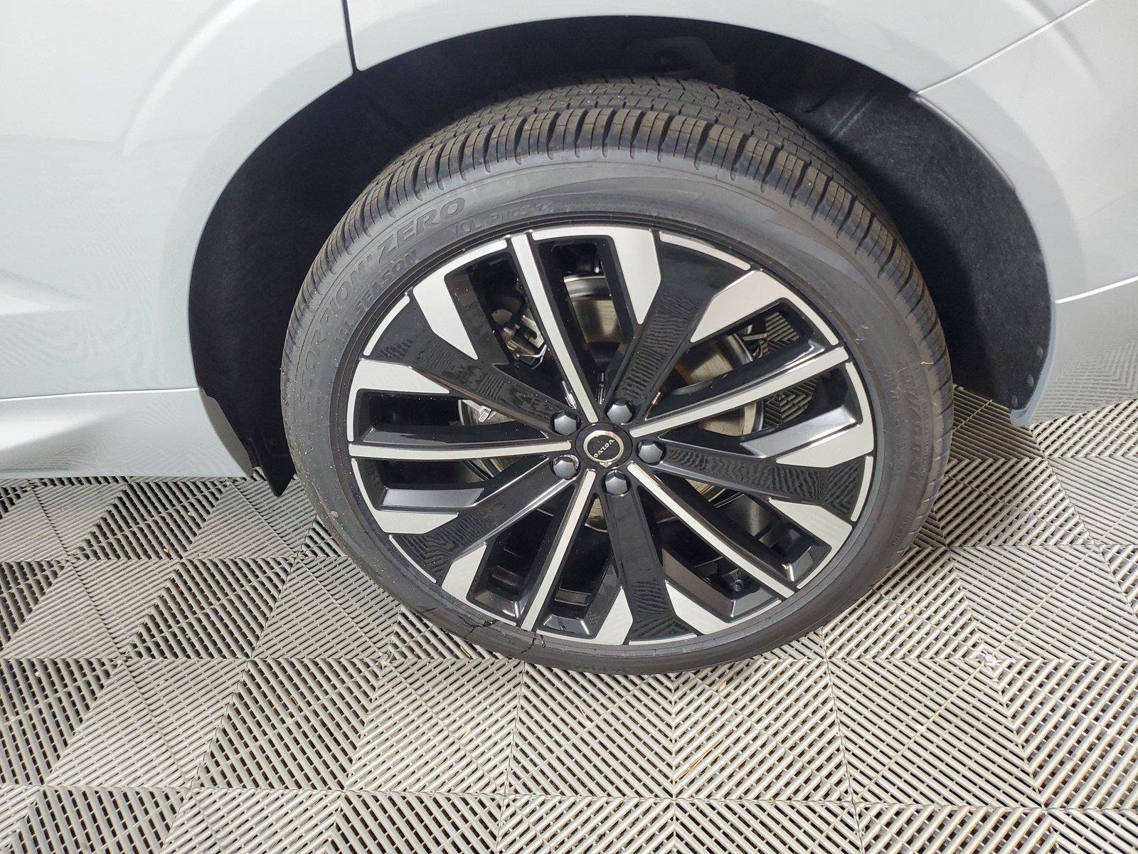 New 2026 Volvo XC60 T8 Ultra w/ Protection Package Premier AWD/4WD image 10
