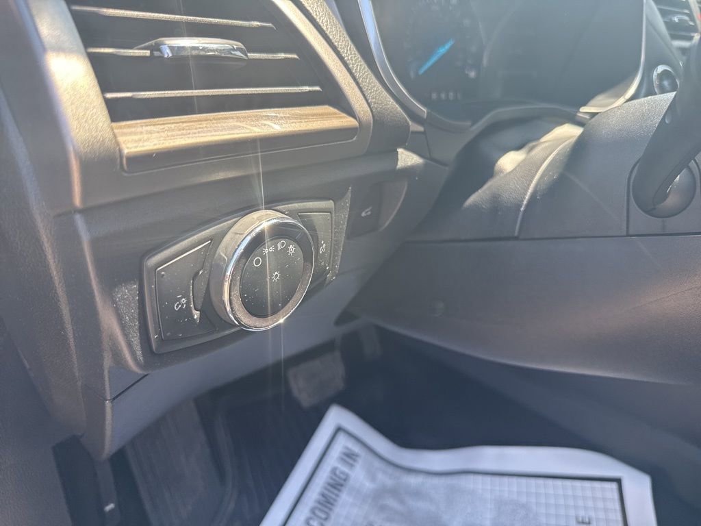 Used 2020 Ford Fusion SEL image 11