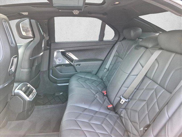 Certified 2025 BMW 760i xDrive w/ Executive Package AWD/4WD image 20