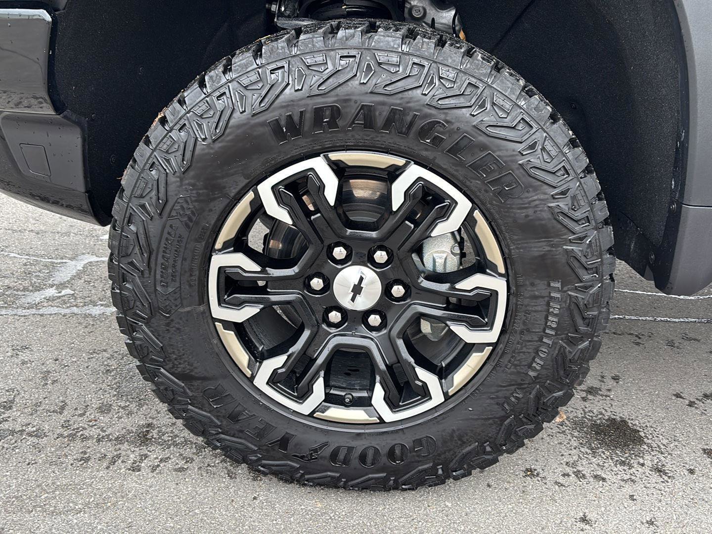 Used 2024 Chevrolet Silverado 1500 ZR2 w/ Technology Package image 10