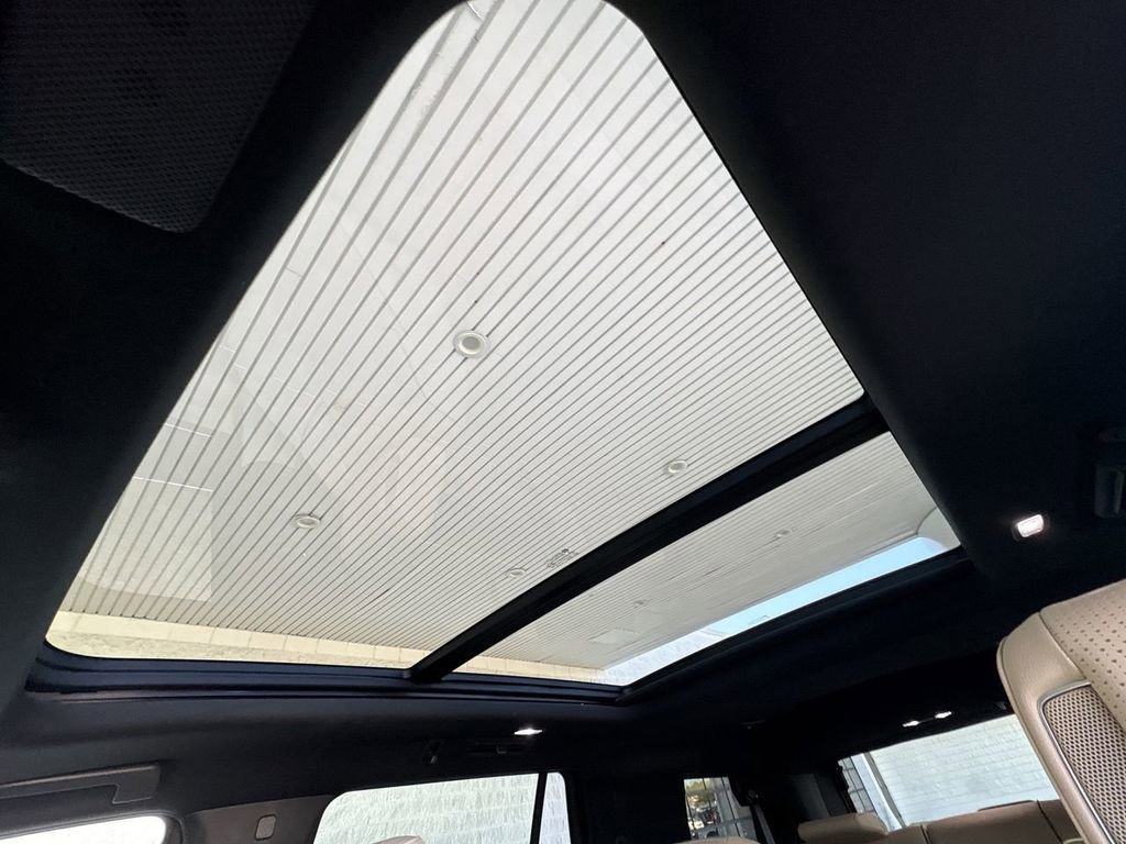 Certified 2022 Cadillac Escalade Premium Luxury image 19