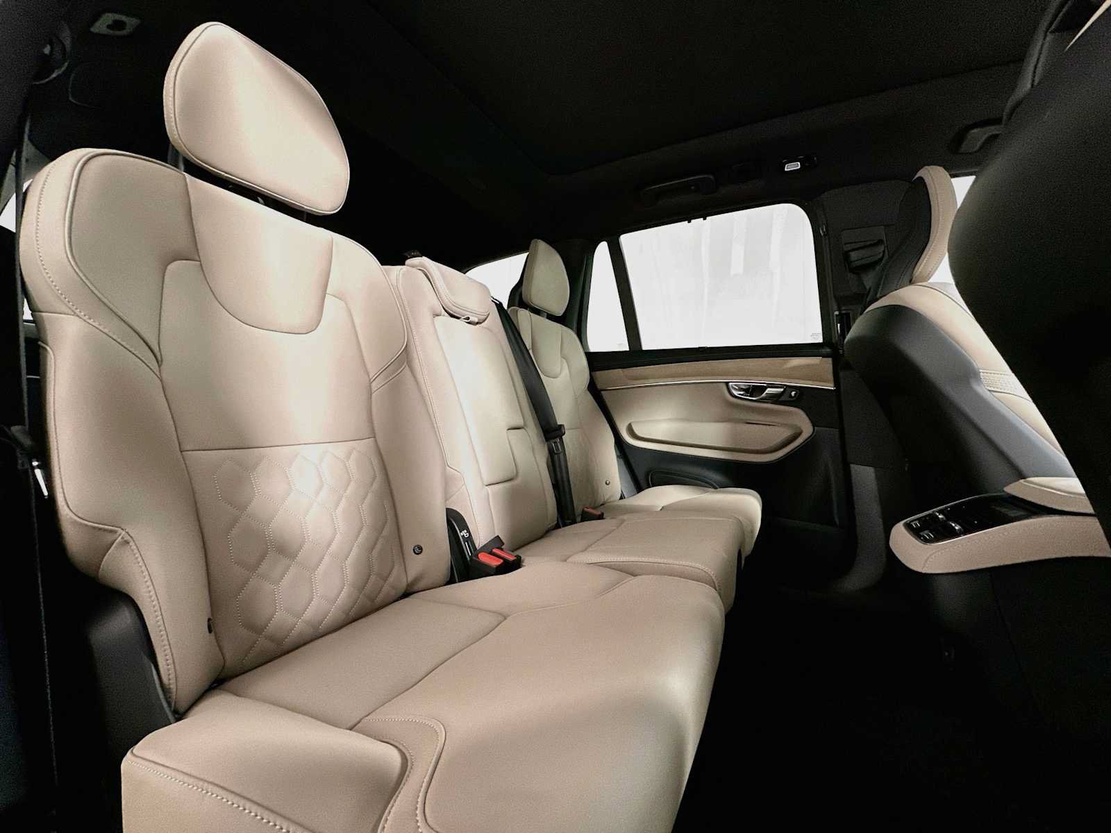 New 2027 Volvo XC90 B6 Plus AWD/4WD image 26