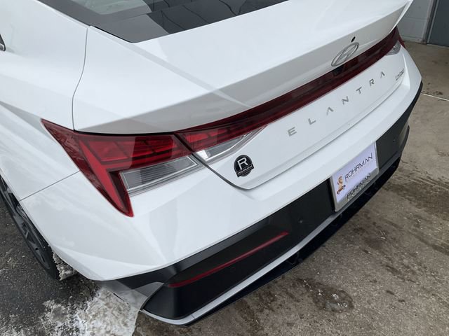 Used 2024 Hyundai Elantra Limited image 28