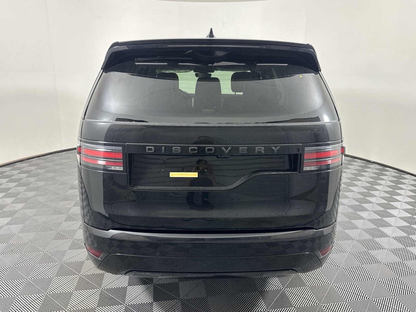 Certified 2025 Land Rover Discovery Dynamic SE AWD/4WD image 9