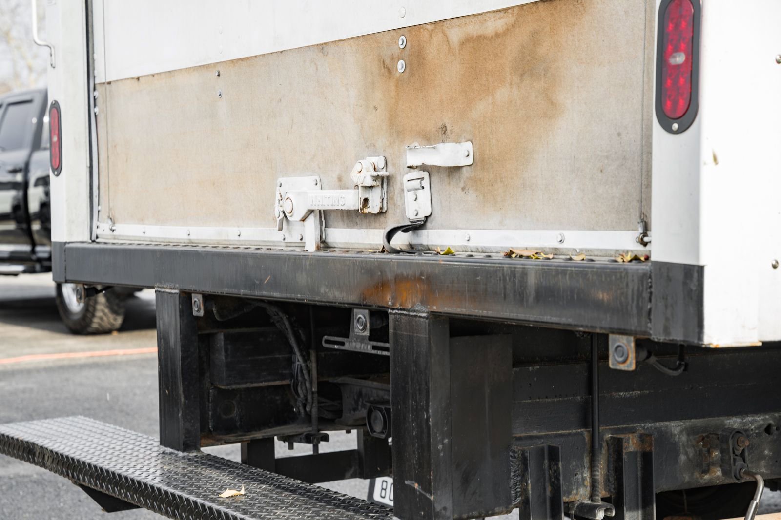 Used 2018 Chevrolet Express 3500 w/ Driver Convenience Package image 9