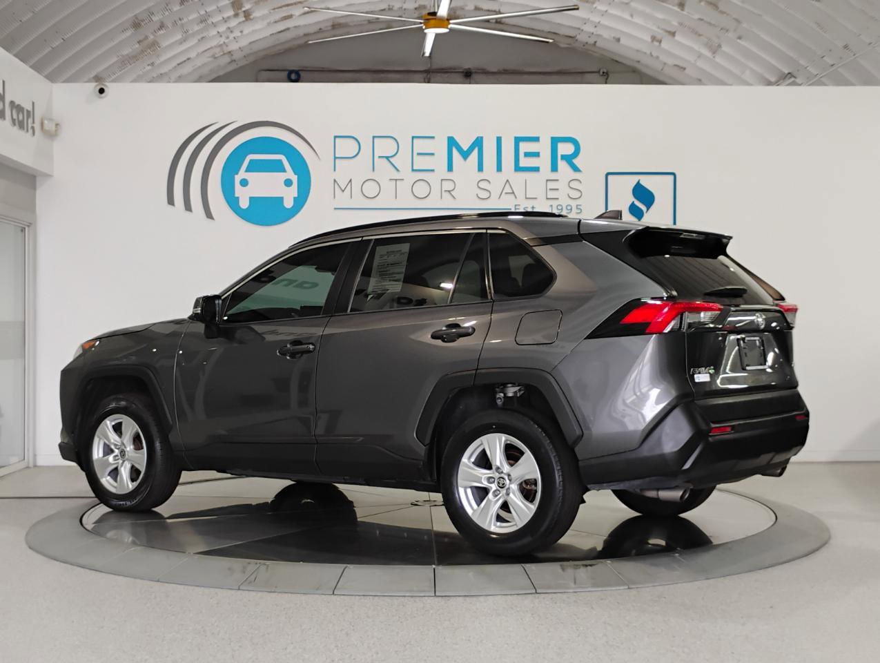 Used 2021 Toyota RAV4 XLE FWD image 4