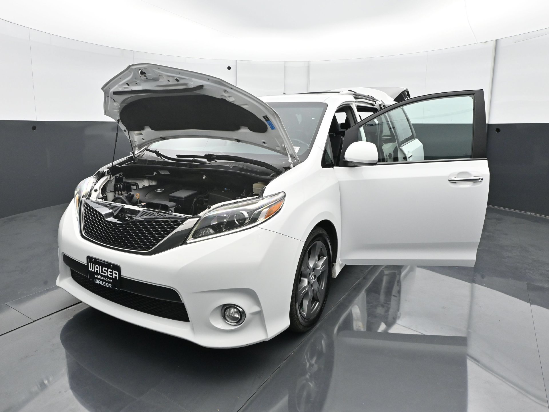 Used 2017 Toyota Sienna SE w/ SE Preferred Package FWD image 31