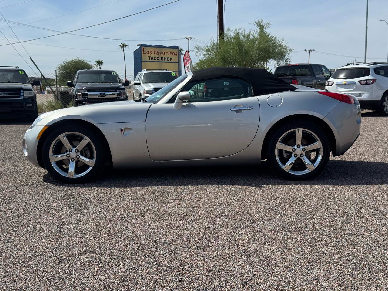 Used 2006 Pontiac Solstice Convertible w/ Premium Package RWD image 4