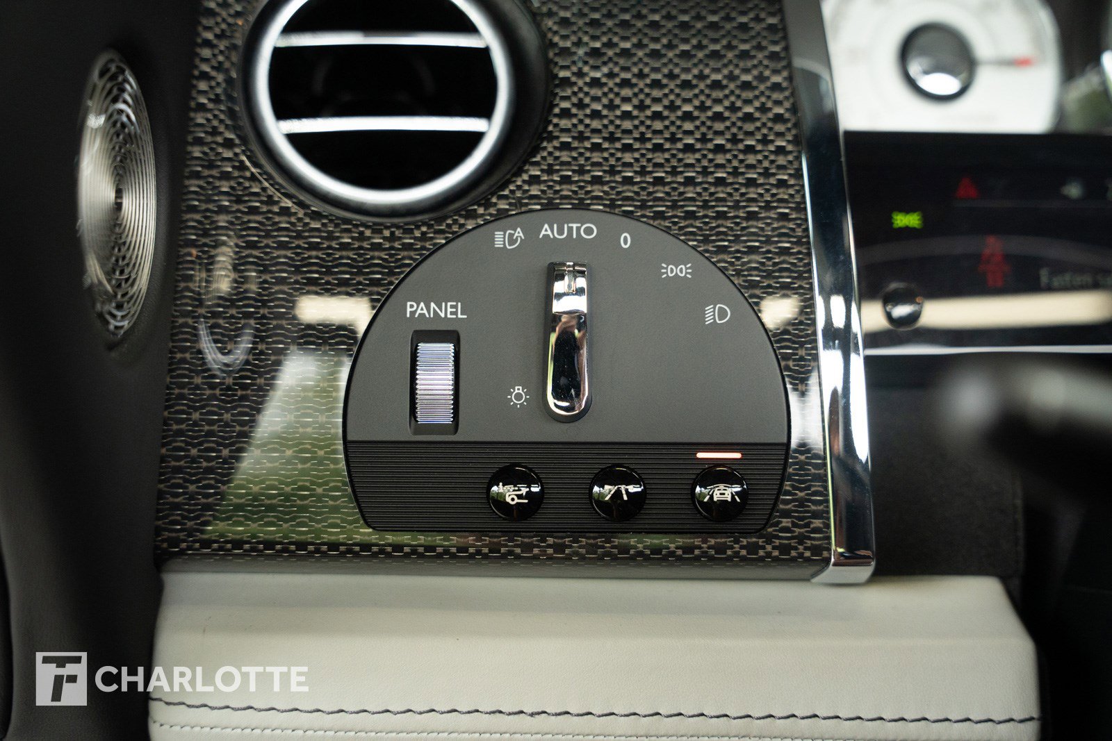 Used 2019 Rolls-Royce Dawn image 25