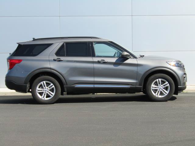 Used 2024 Ford Explorer XLT w/ Equipment Group 202A AWD/4WD image 4