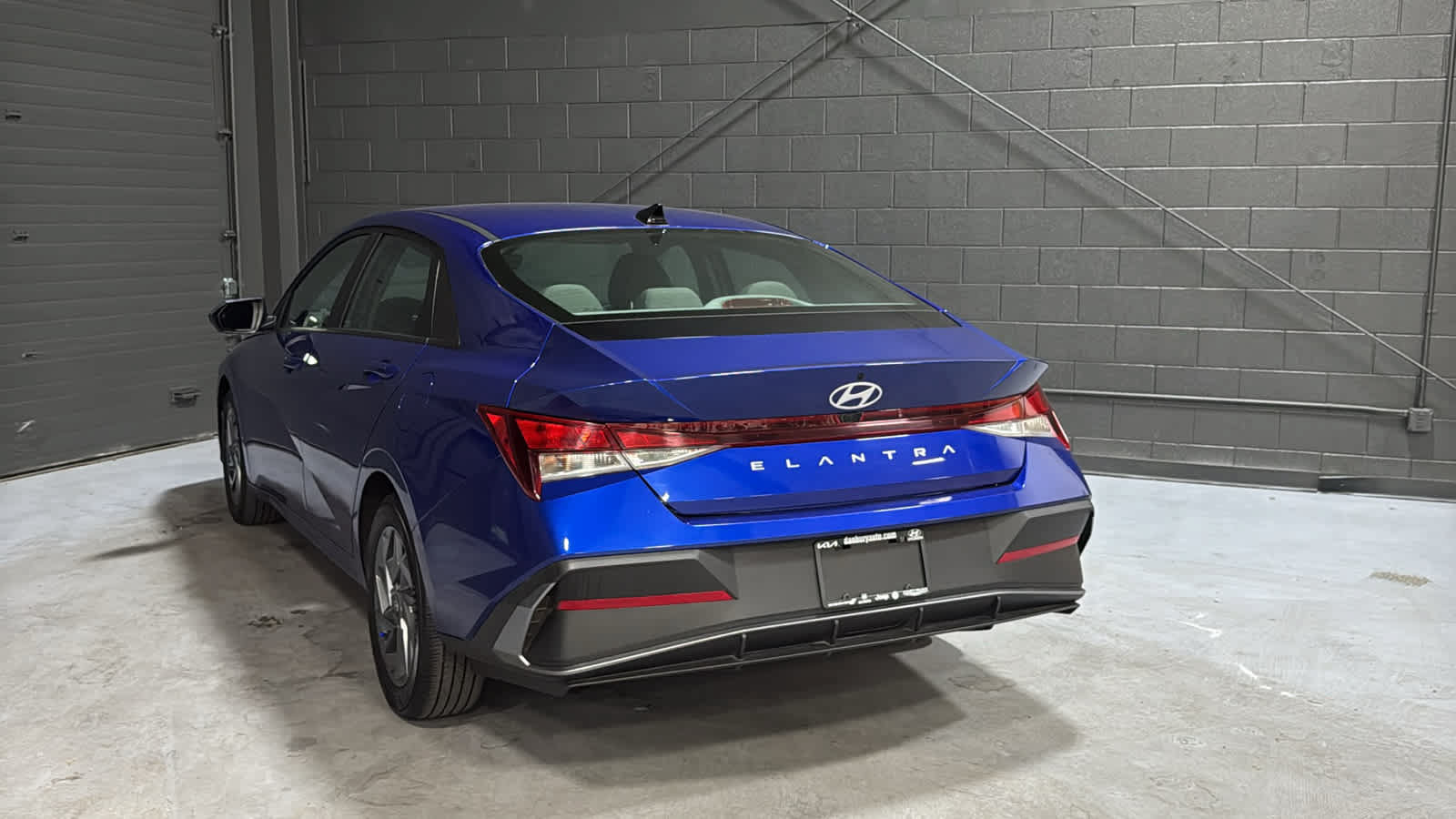 Used 2024 Hyundai Elantra SEL FWD image 6