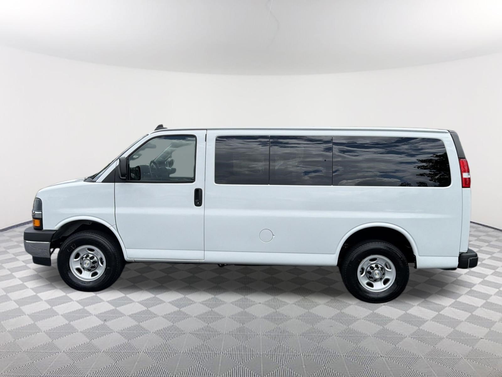 Used 2022 Chevrolet Express 2500 LT RWD image 8