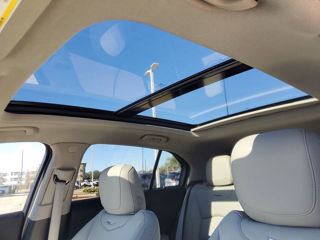 Used 2023 Cadillac XT4 Premium Luxury w/ Technology Package image 2