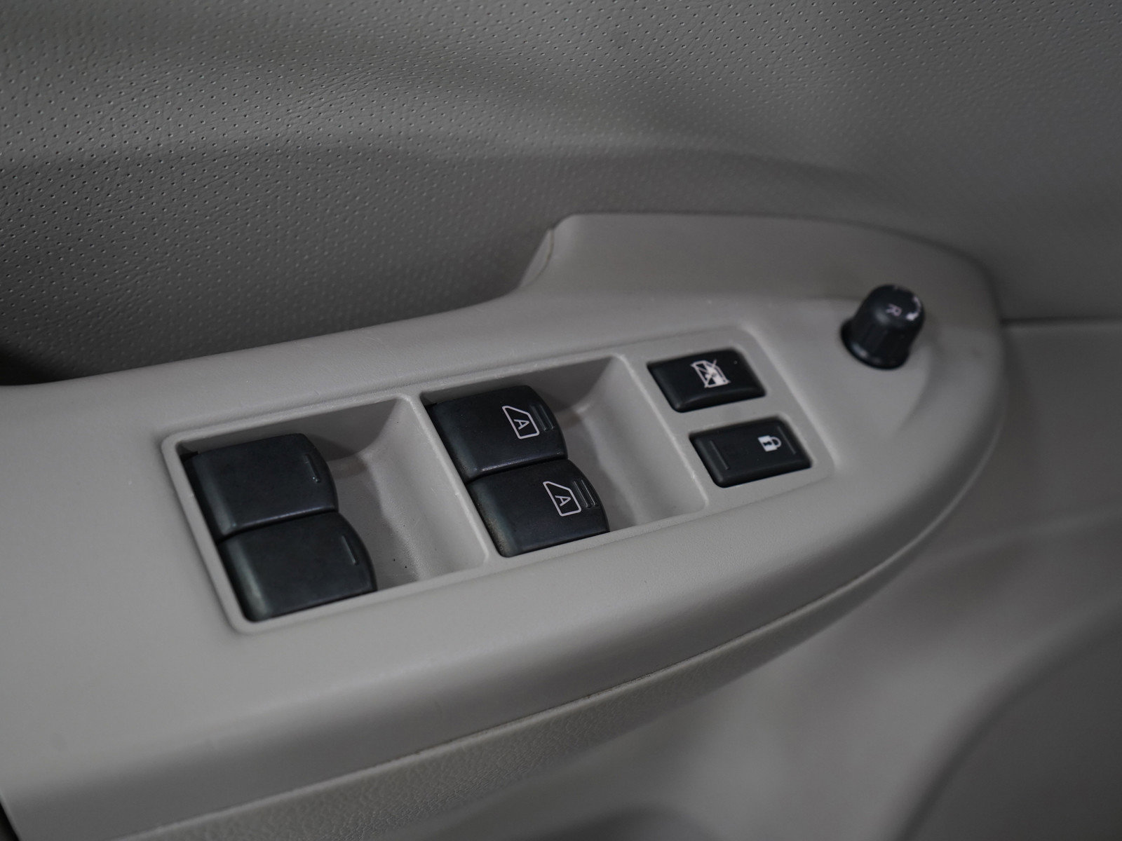 Used 2017 Nissan Quest SV FWD image 22