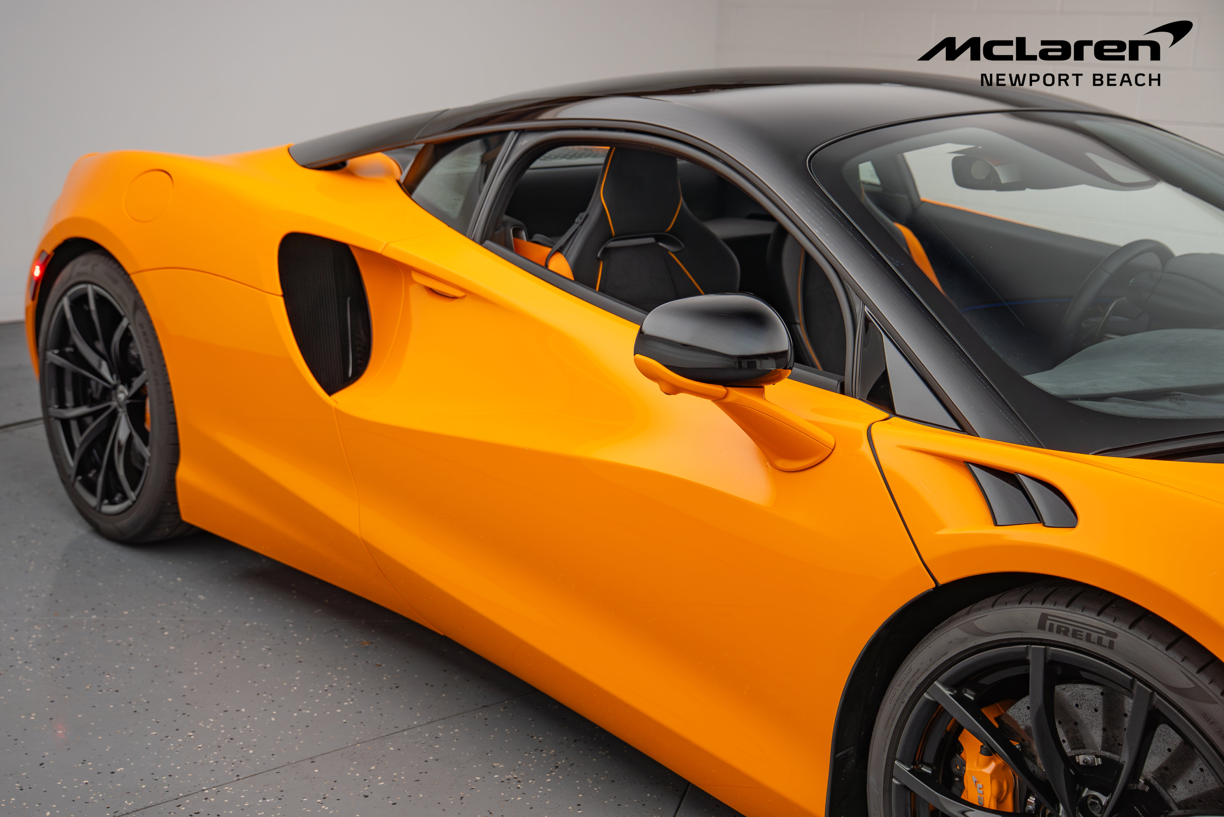 Used 2023 McLaren Artura image 3