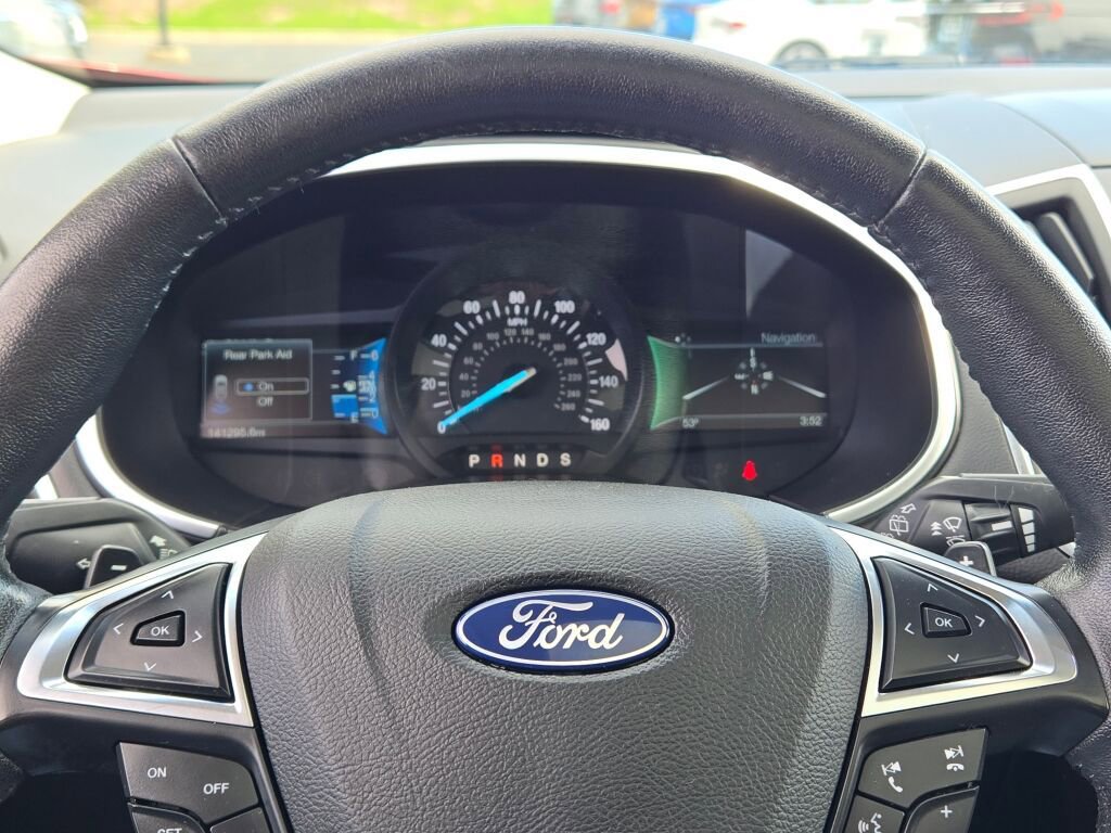 Used 2018 Ford Edge Titanium w/ Equipment Group 301A AWD/4WD image 45