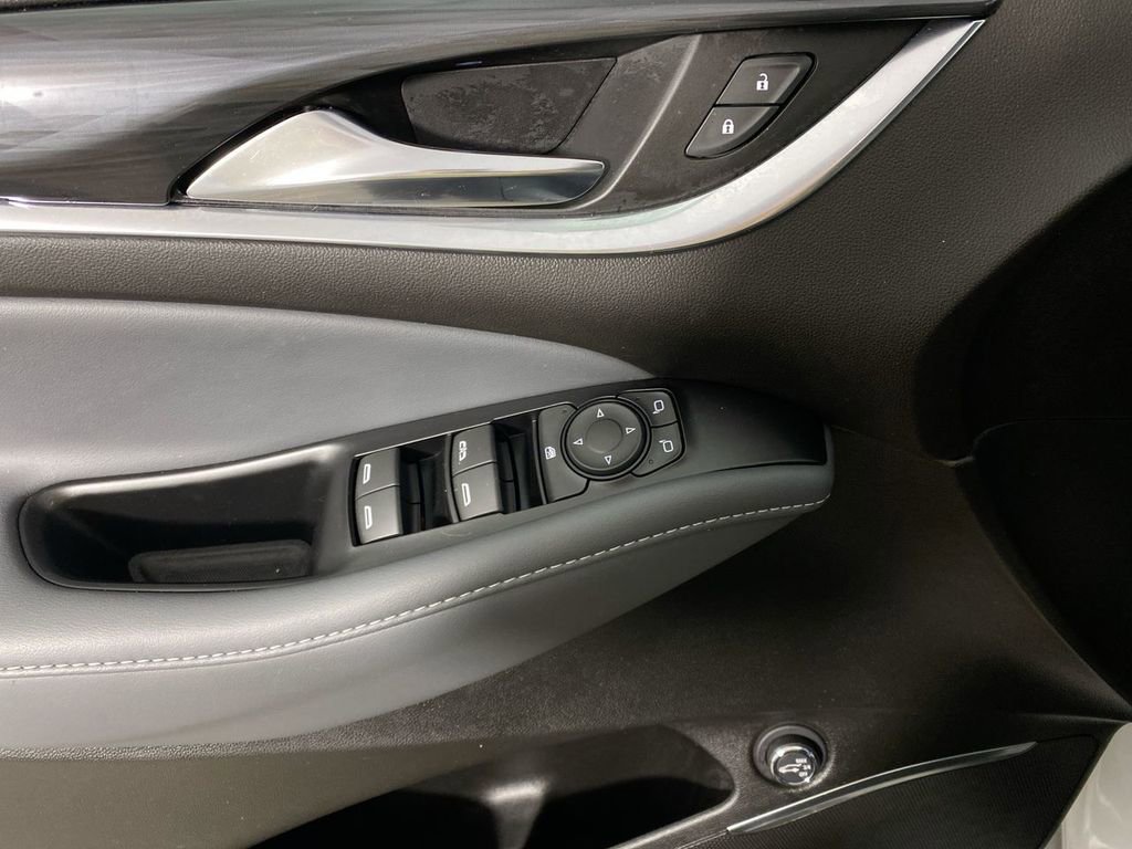 Used 2023 Buick Enclave Essence image 13