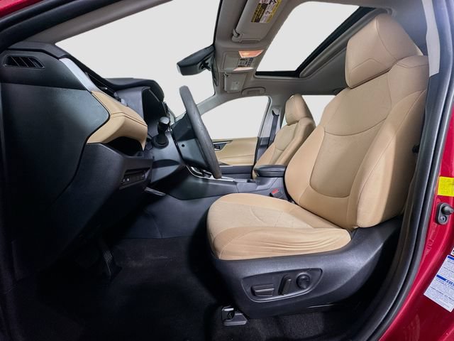 Certified 2020 Toyota RAV4 XLE w/ Convenience Package AWD/4WD image 18