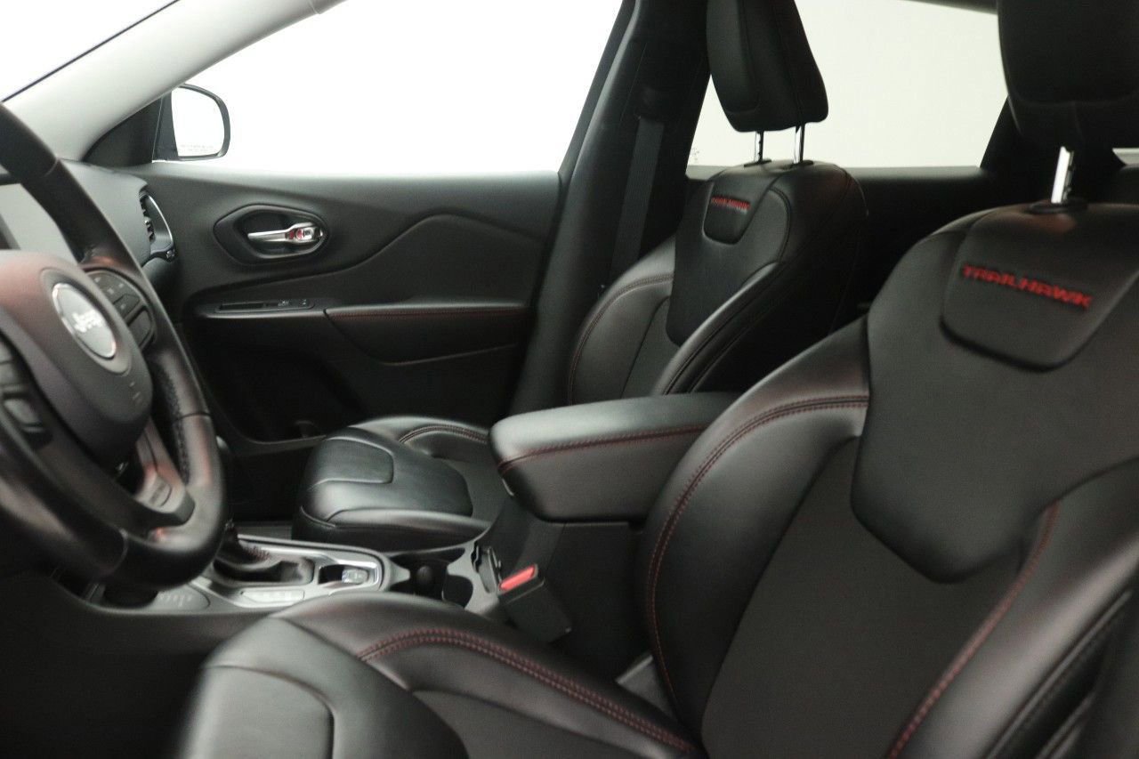 Used 2020 Jeep Cherokee Trailhawk w/ Cold Weather Group image 31