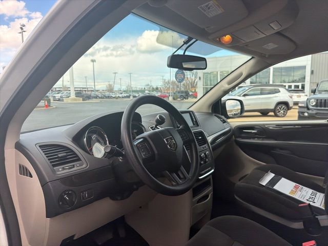 Used 2018 Dodge Grand Caravan SE w/ UConnect Hands-Free Group image 13