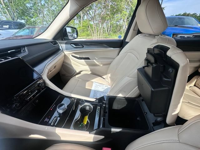 Used 2022 Jeep Grand Cherokee L Limited AWD/4WD image 25