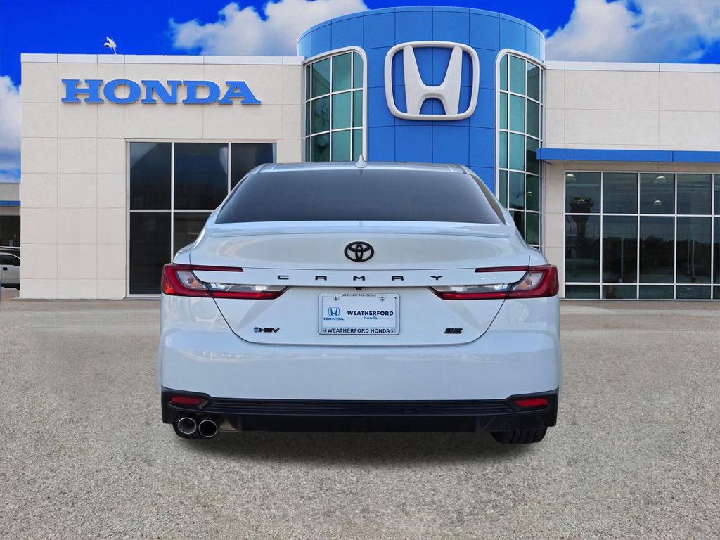 Used 2025 Toyota Camry SE image 4