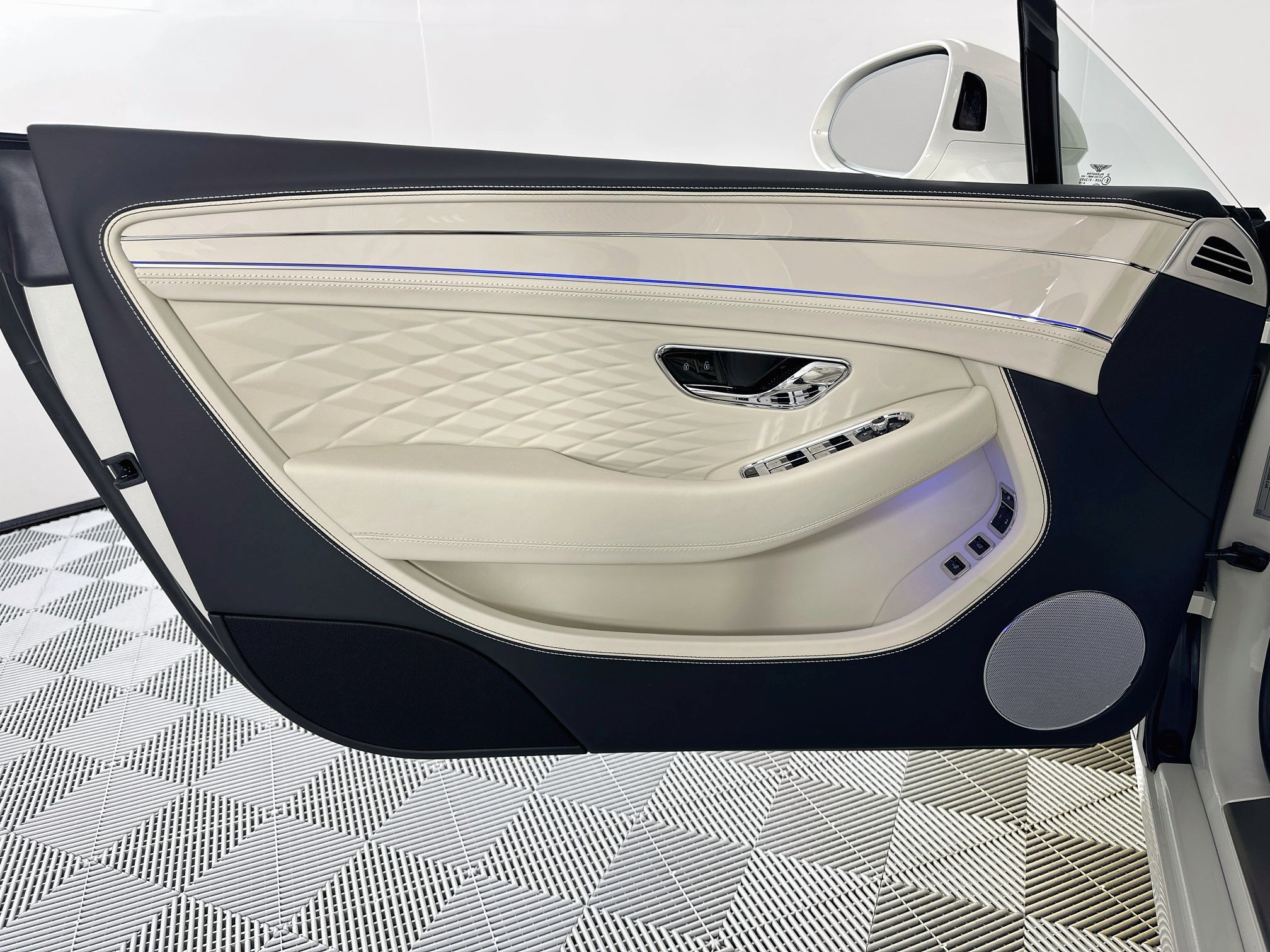 New 2027 Bentley Continental GTC AWD/4WD image 14