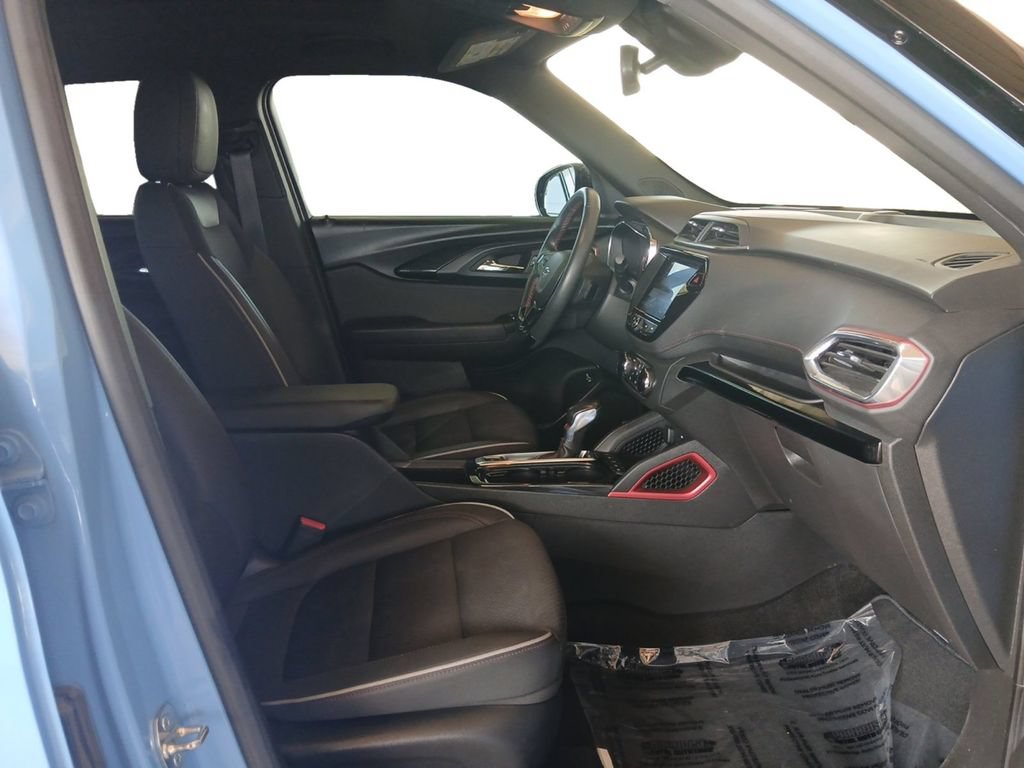 Used 2023 Chevrolet TrailBlazer RS w/ Sun and Liftgate Package FWD image 32