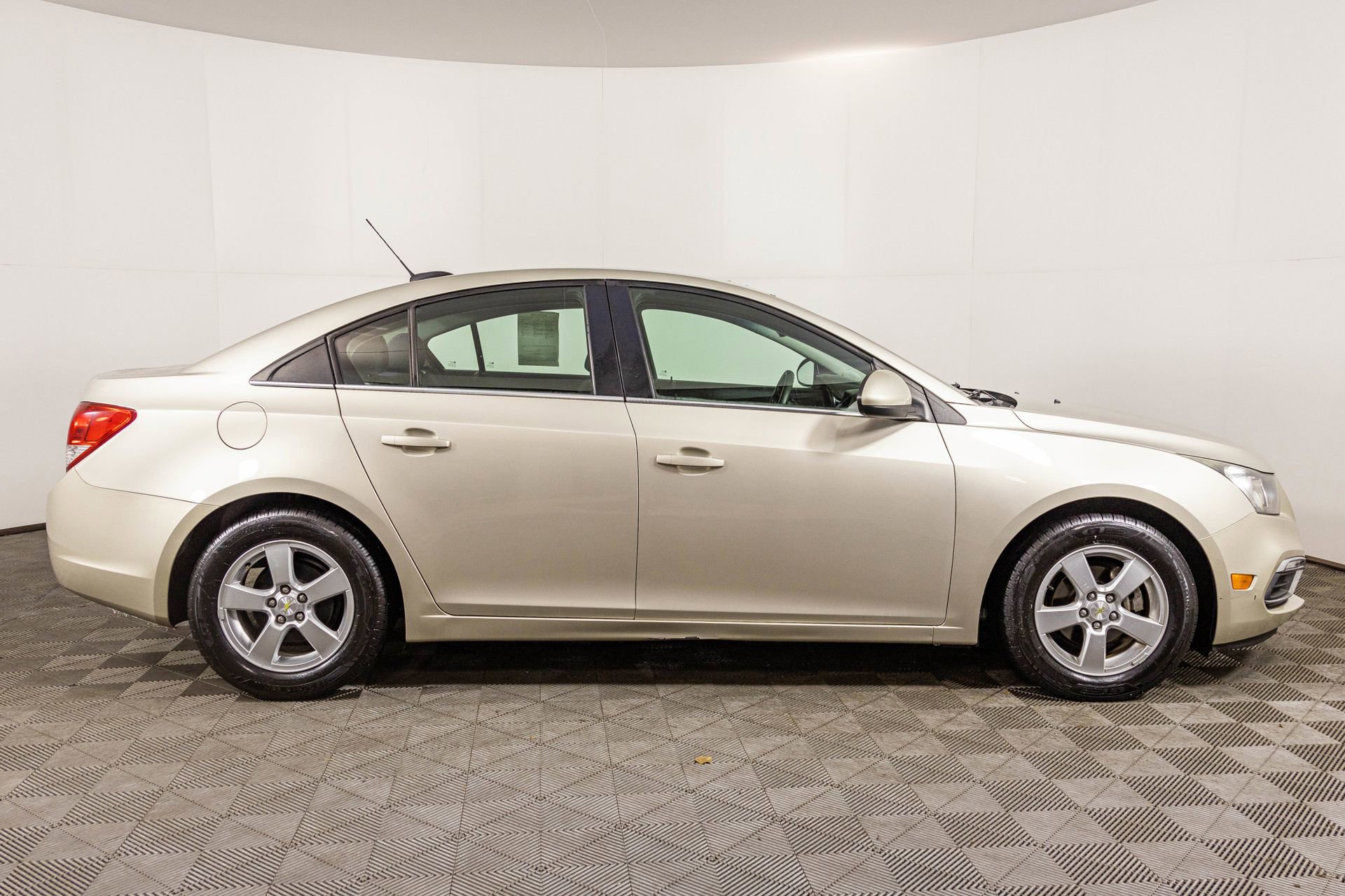 Used 2015 Chevrolet Cruze LT image 23