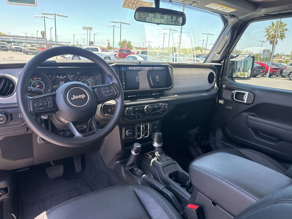 Used 2025 Jeep Wrangler Unlimited Sport AWD/4WD image 16