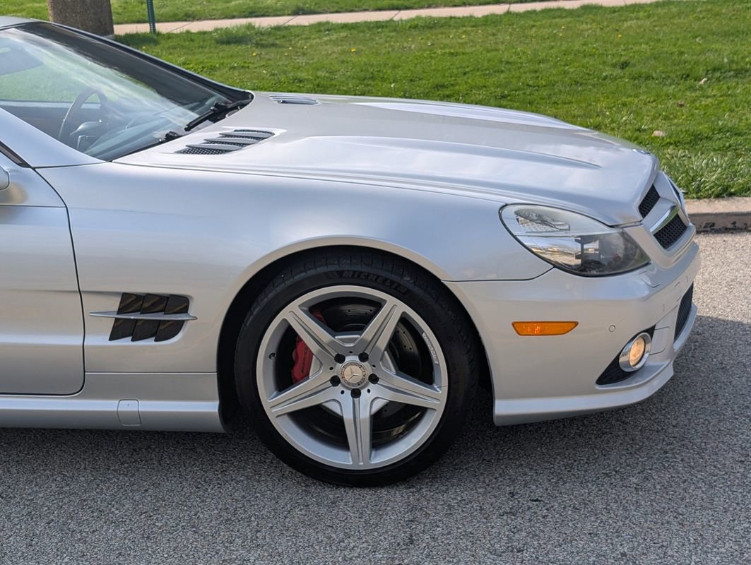 Used 2011 Mercedes-Benz SL 550 w/ Premium I Pkg image 25