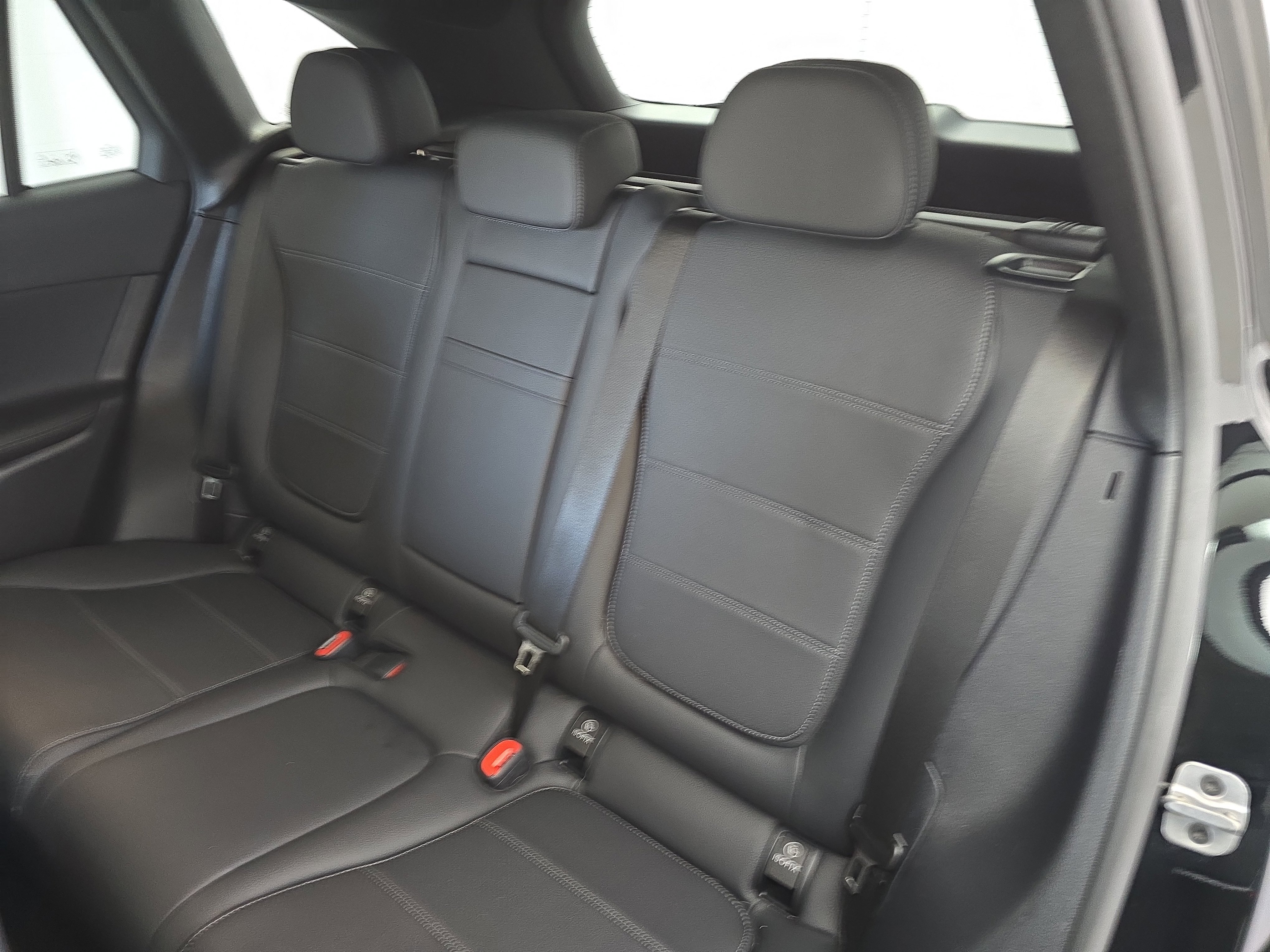 Used 2025 Mercedes-Benz GLC 300 4MATIC image 14