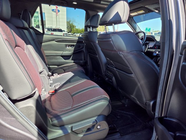 Used 2025 Honda Pilot Black Edition image 16