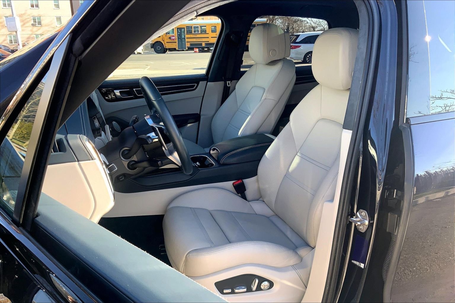 Used 2021 Porsche Cayenne GTS image 7